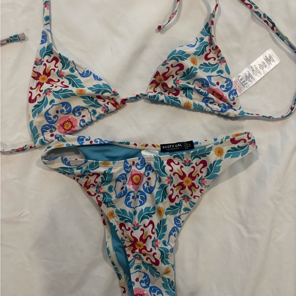 Nasty Gal Bikini Set with top cover up - Picture 3 of 5